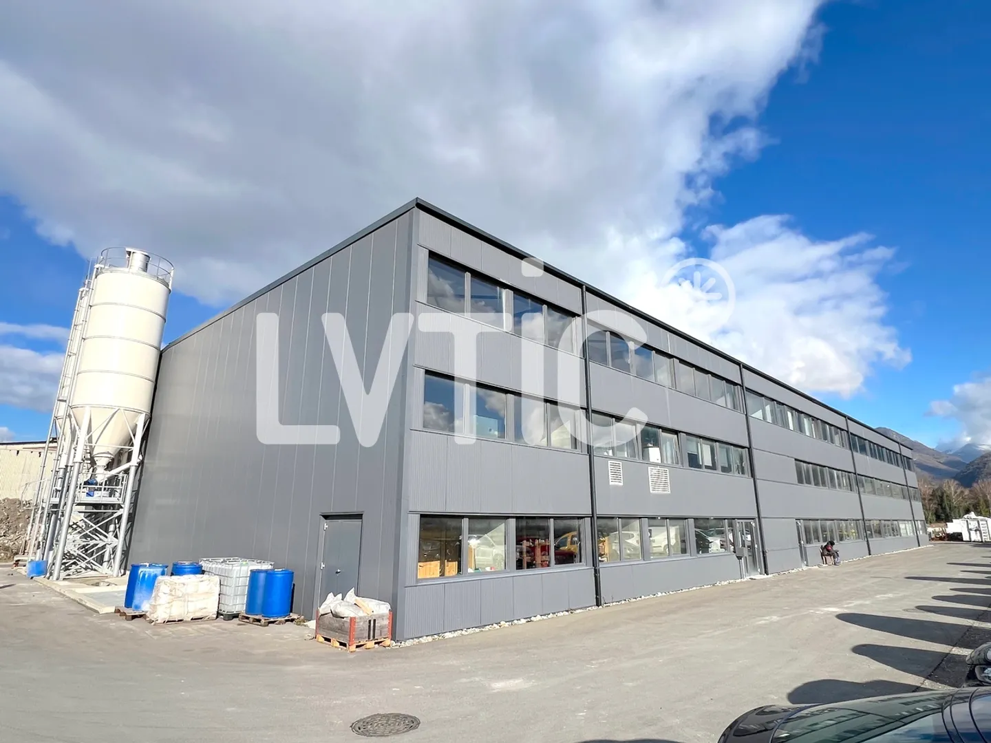 Capannone industriale di 2300 m2 su un lotto di 4380 m2 in vendita ad Aigle - Foto 11 di 15
