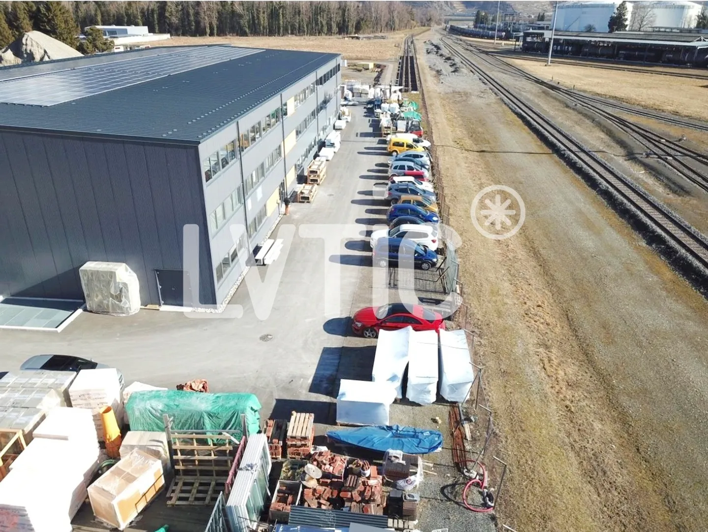 Capannone industriale di 2300 m2 su un lotto di 4380 m2 in vendita ad Aigle - Foto 13 di 15