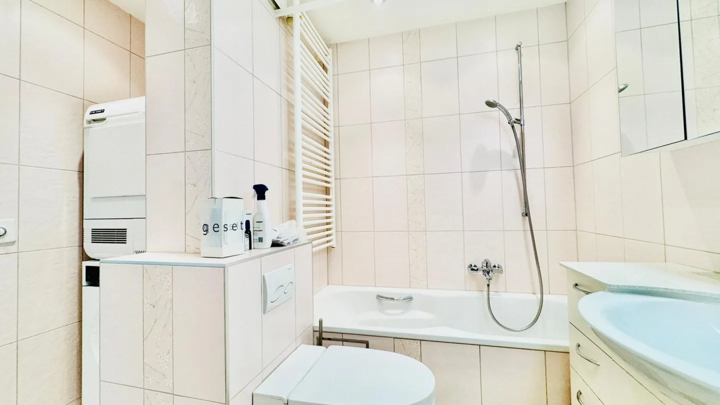 4.5-Zimmer-Wohnung mit Lift, Balkon, Keller und Tiefgaragenplatz an Top Lage - Foto 9 von 11