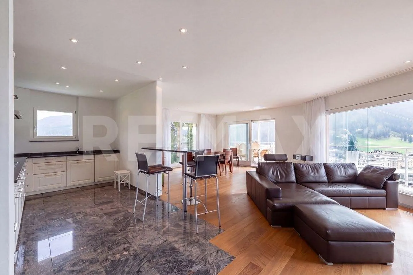 Exclusive Living Comfort in Elevated Location - Photo 5 of 10