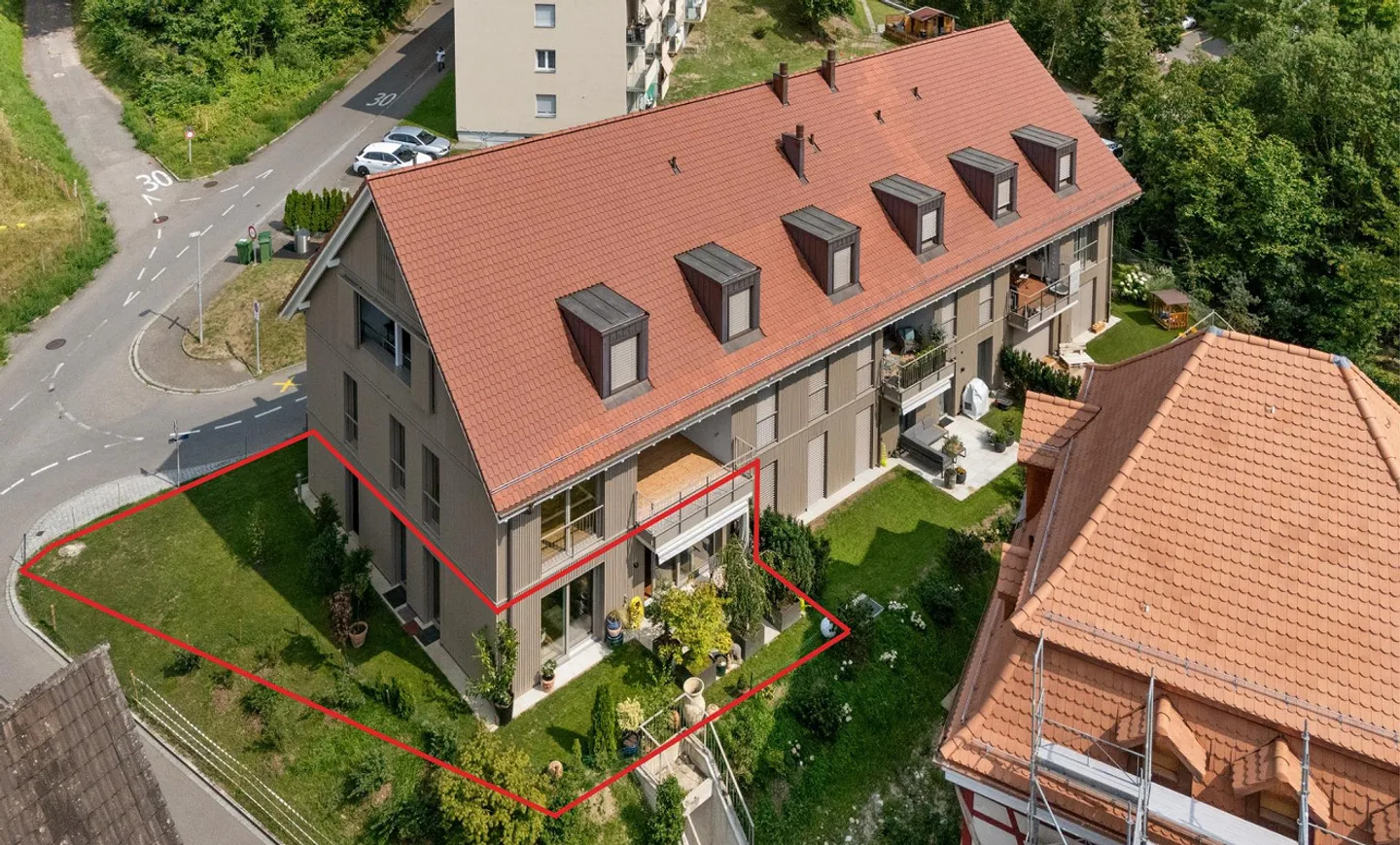 Appartamento moderno con giardino vicino al lago - Foto 1 di 10