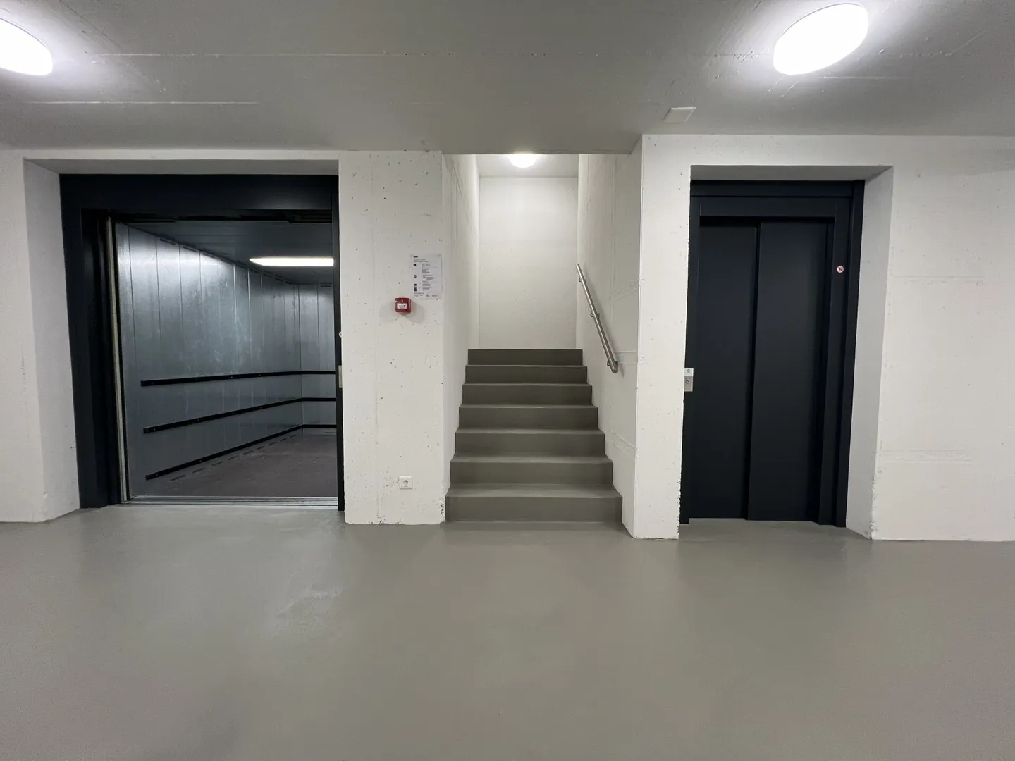 Geräumige Lagerhalle am Verkehrsknoten - Foto 3 von 5