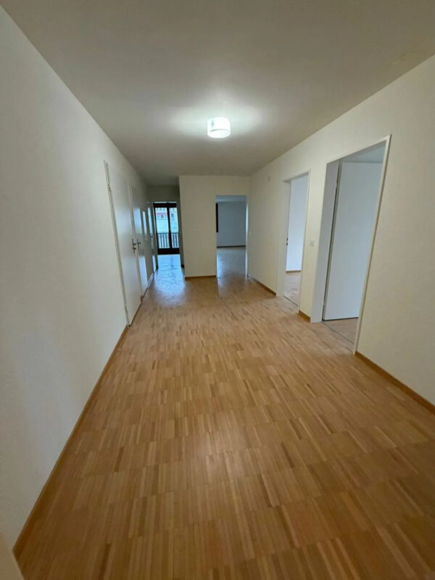 Ampio appartamento 4.5 locali - Foto 2 di 12