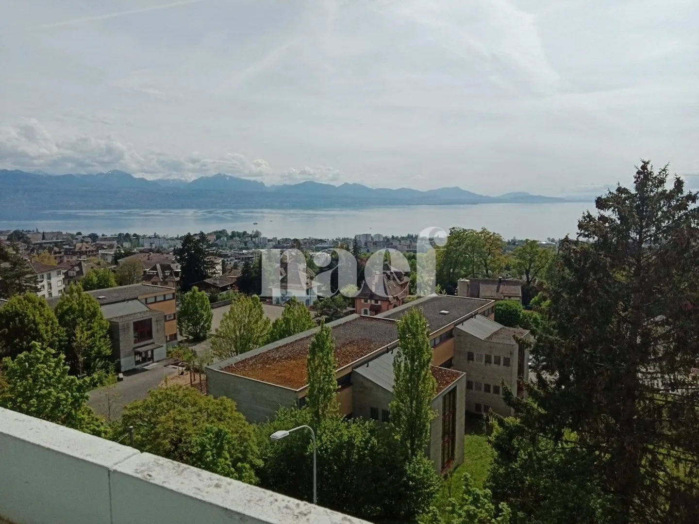 Bell'appartamento di 6,5 locali con vista sul lago nel quartiere di Pierrefleur - Foto 2 di 13