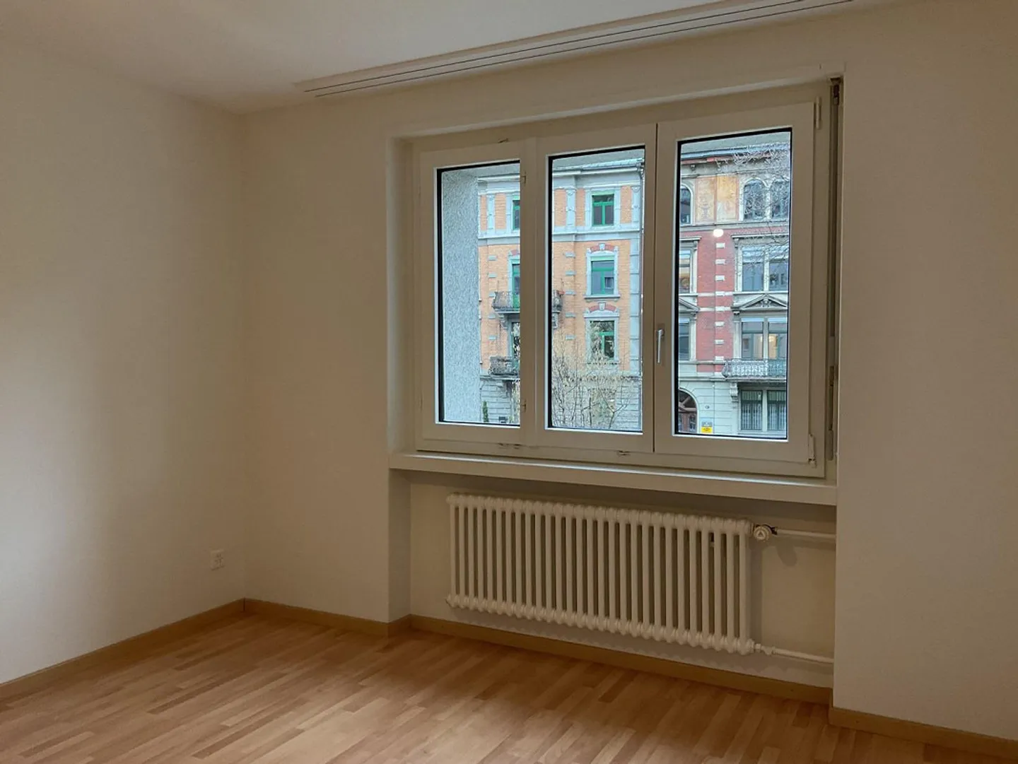 Central 1.5-room apartment on the ground floor - Photo 4 of 5