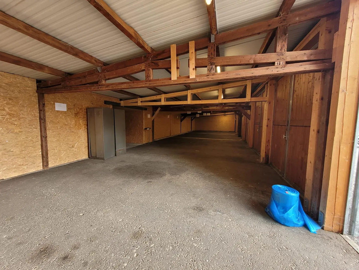 Bâtiment de garage à Jona - Photo 3 sur 3