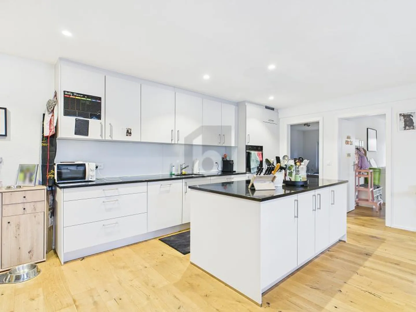 RENOVATED WITH STYLE IN THE CENTER - Photo 5 of 6