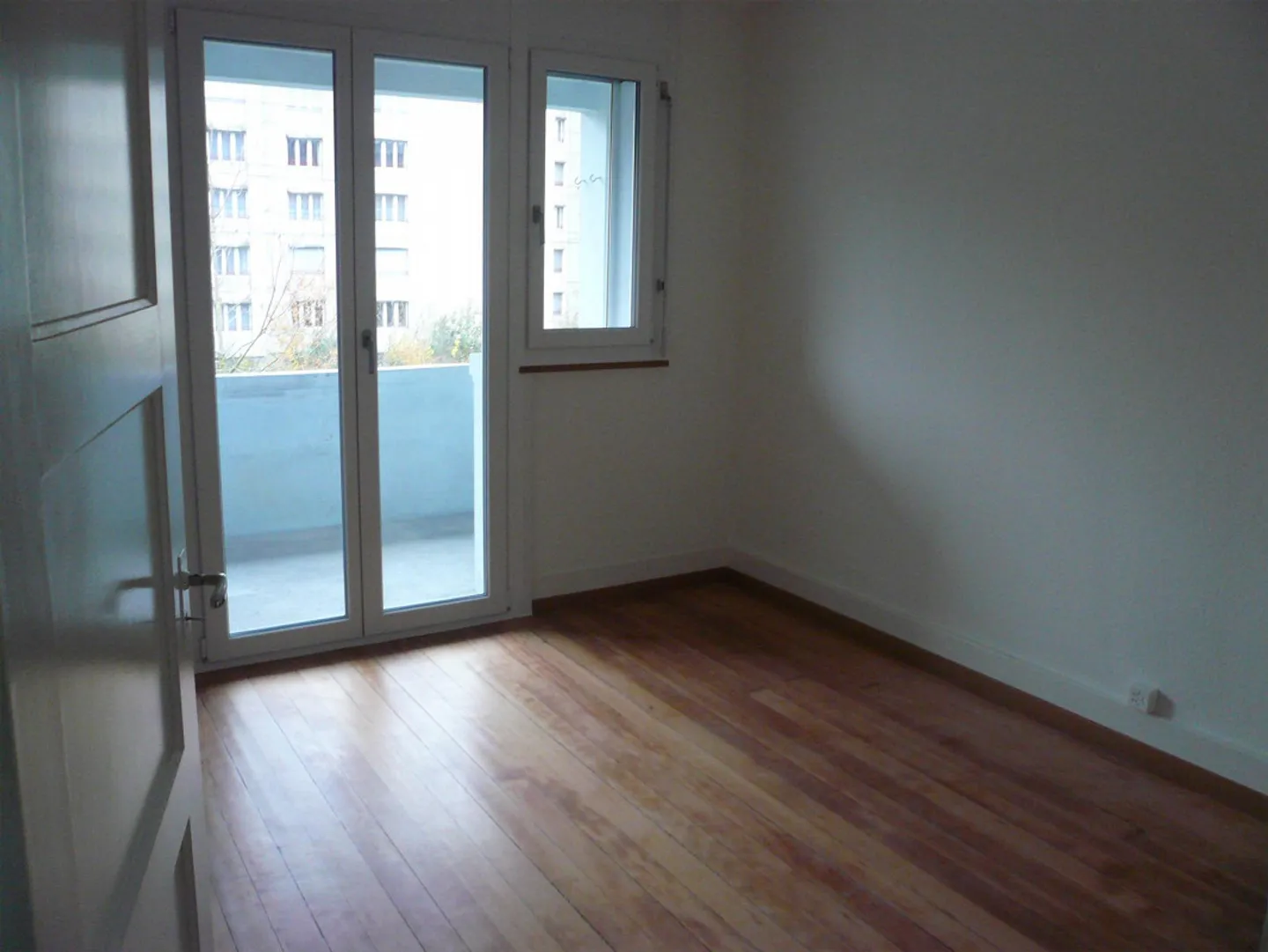 Appartamento 2 locali soleggiato e piccolo con giardino a Ittigen dal 1.4.26 - Foto 3 di 7