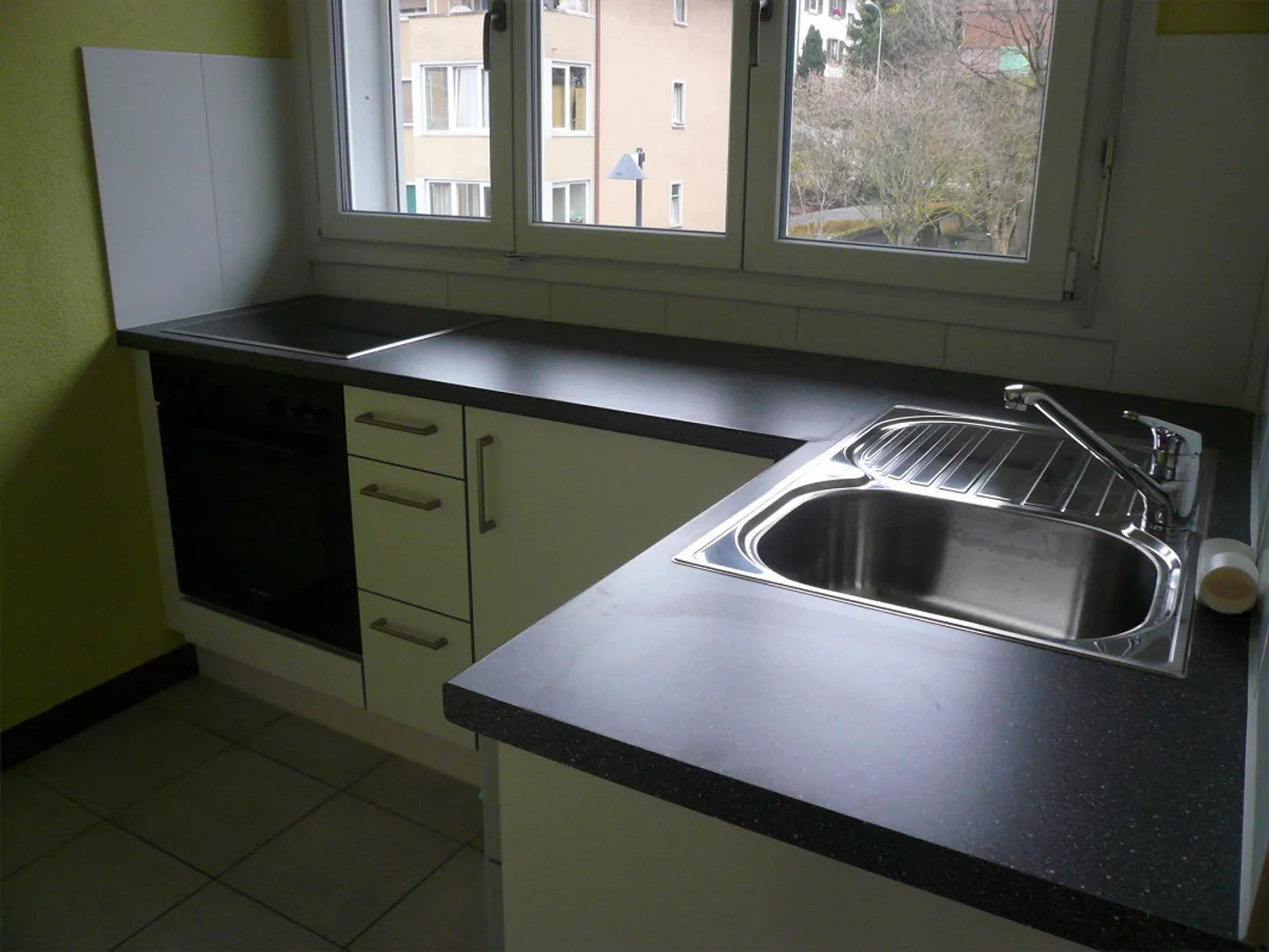 Appartamento 2 locali soleggiato e piccolo con giardino a Ittigen dal 1.4.26 - Foto 4 di 7