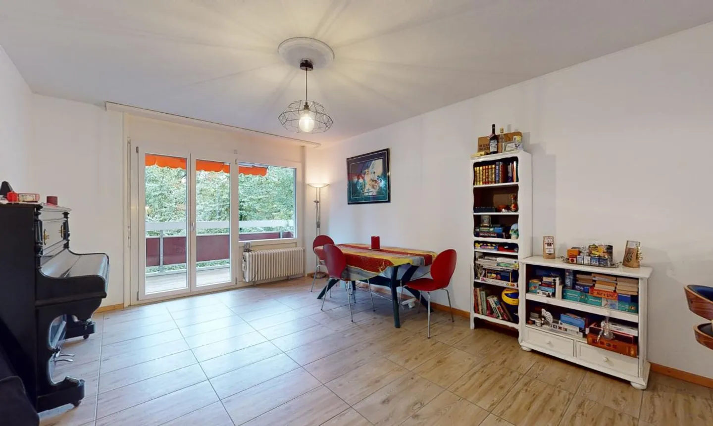 Renovierte 4,5-Zimmer-Wohnung mit Balkon und Aussicht! - Foto 2 von 13