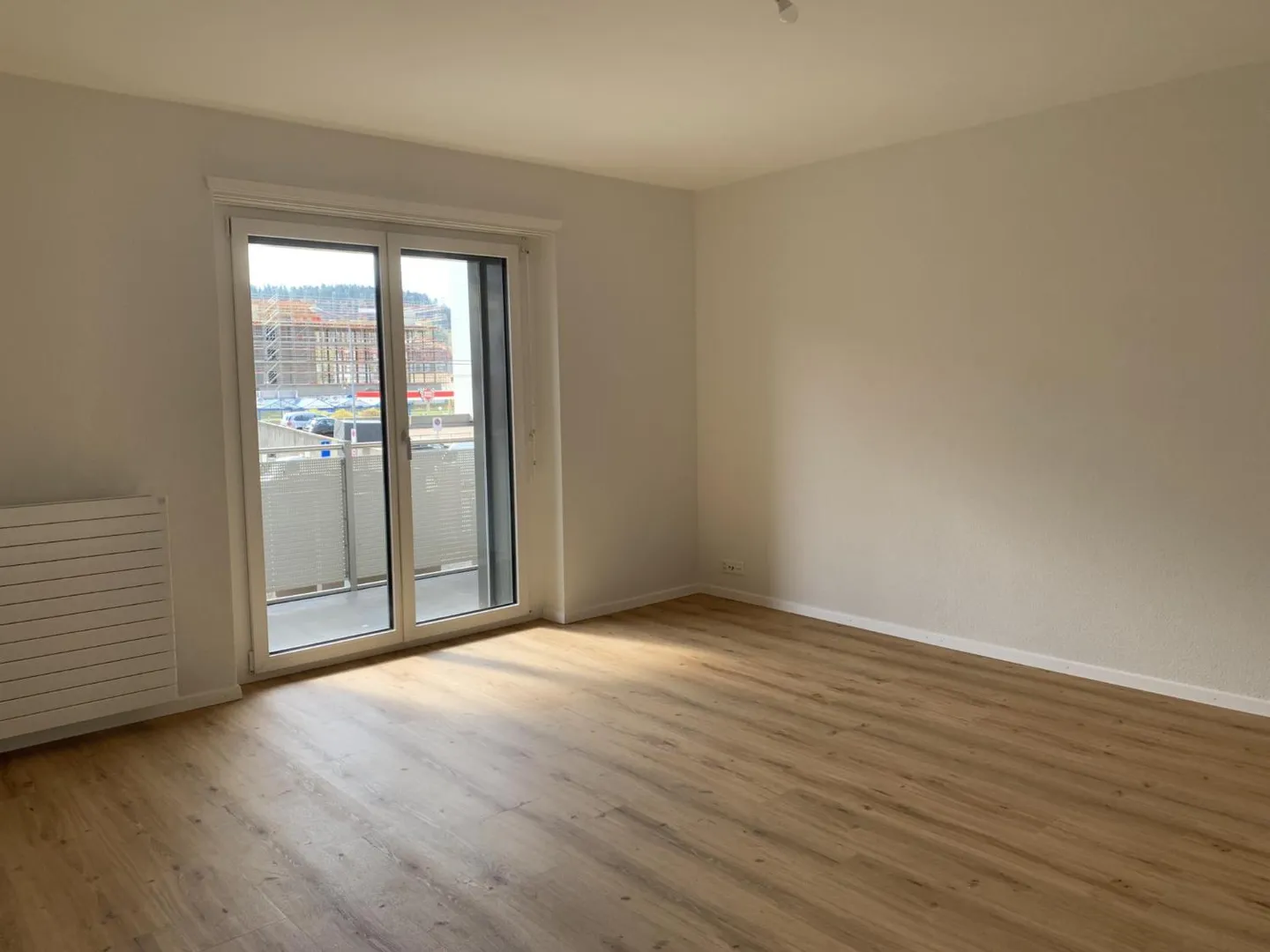 Charming 4-Room Apartment - Photo 3 of 8