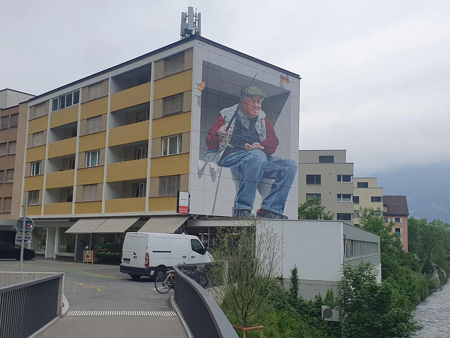 Place de garage à louer dans le centre-ville - Photo 2 sur 2