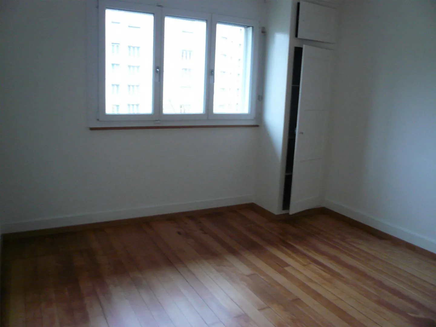 Appartamento 2 locali soleggiato e piccolo con giardino a Ittigen dal 1.4.26 - Foto 6 di 7