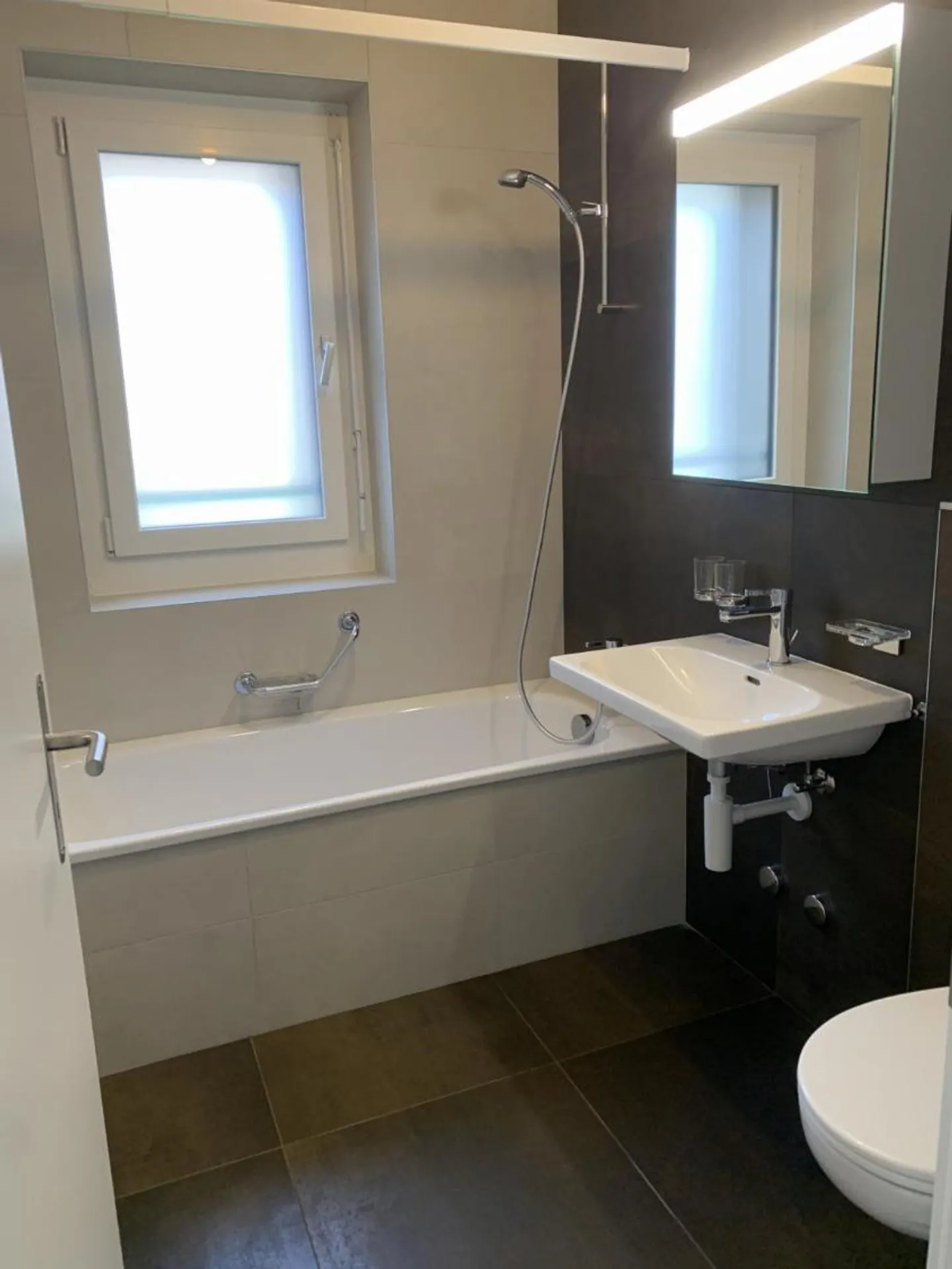 Charming 4-Room Apartment - Photo 4 of 8