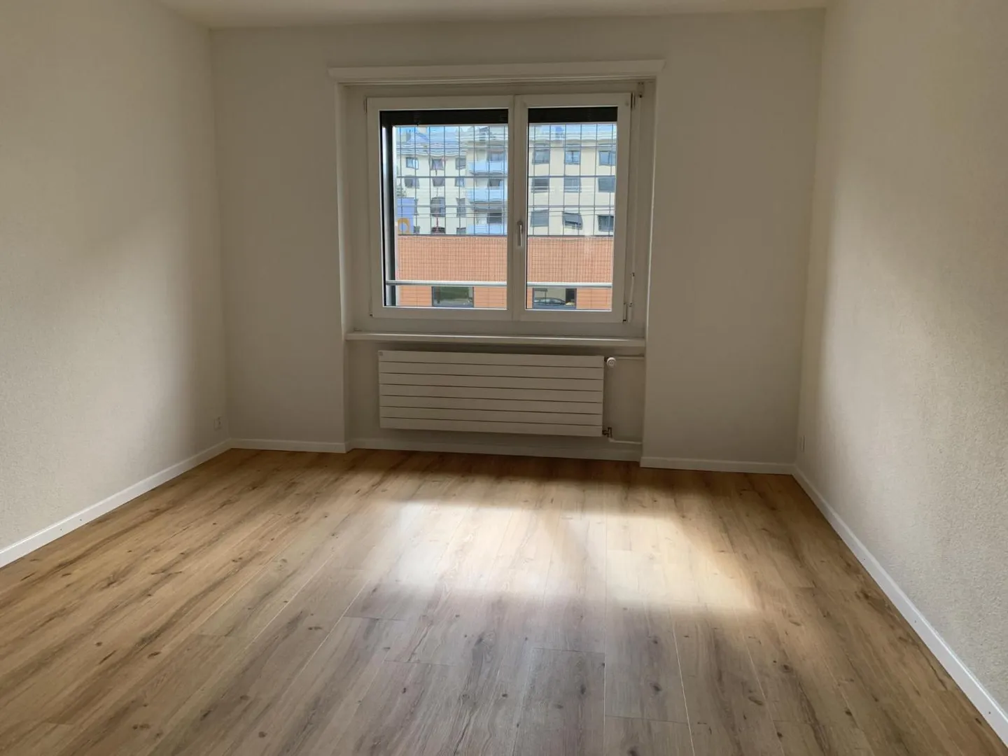 Charming 4-Room Apartment - Photo 5 of 8