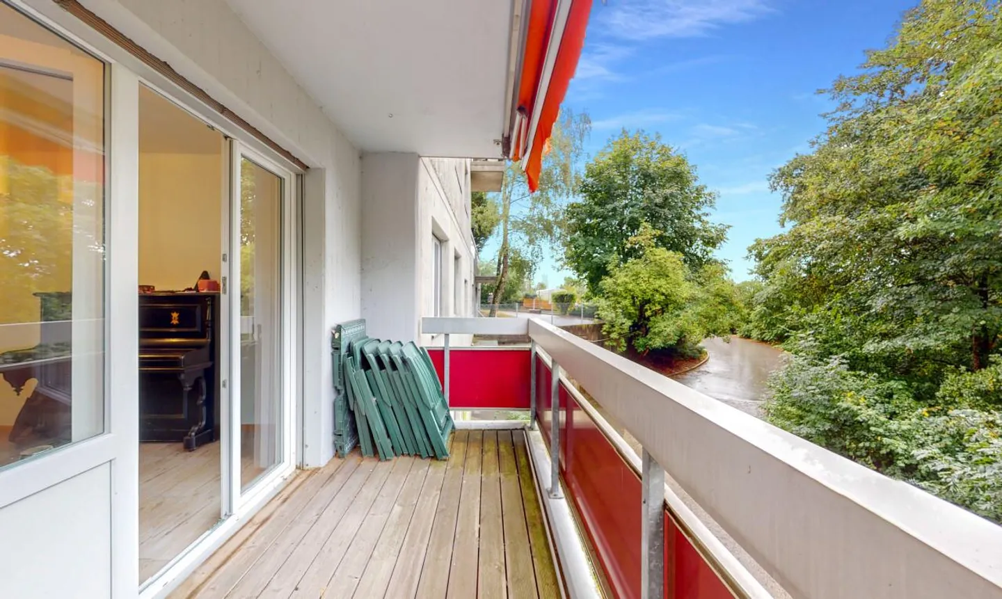Renovierte 4,5-Zimmer-Wohnung mit Balkon und Aussicht! - Foto 7 von 13