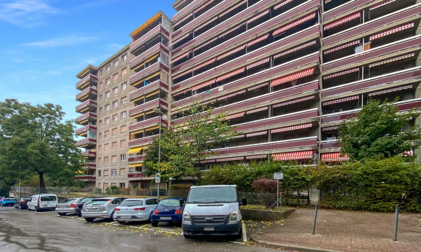 Renovierte 4,5-Zimmer-Wohnung mit Balkon und Aussicht! - Foto 12 von 13