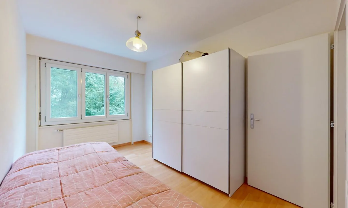 Renovierte 4,5-Zimmer-Wohnung mit Balkon und Aussicht! - Foto 10 von 13