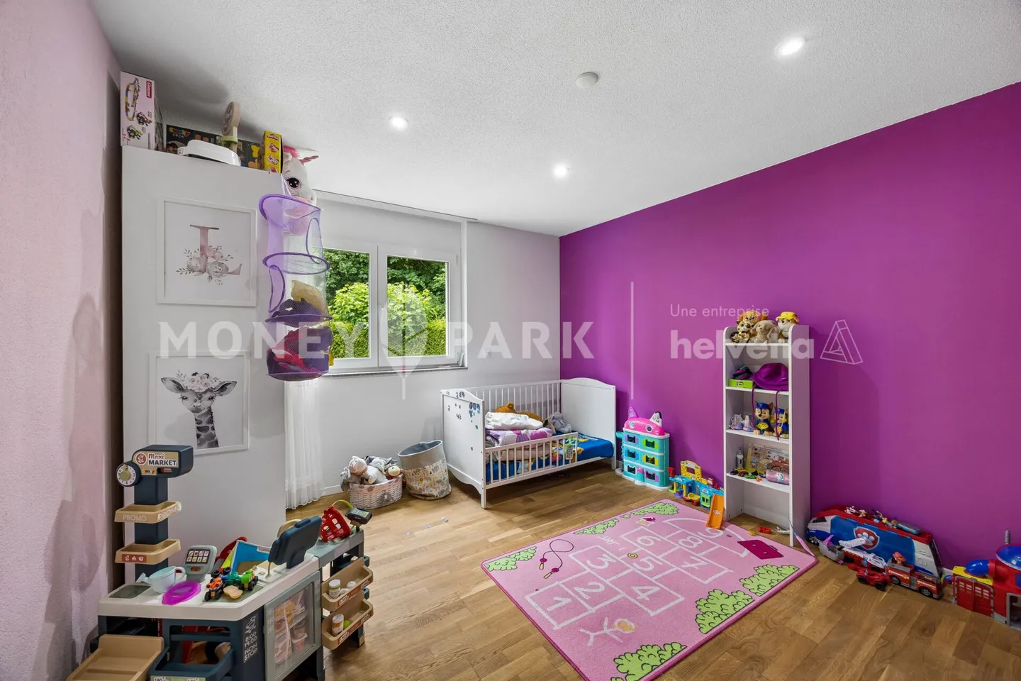 Building with 2 apartments of 4.5 rooms offering many layout and development possibilities. - Photo 3 of 13