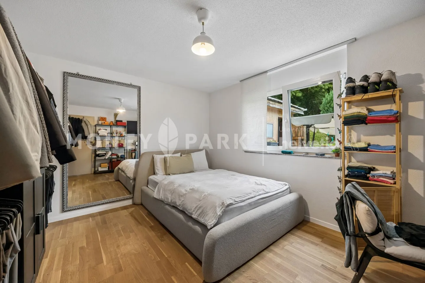 Building with 2 apartments of 4.5 rooms offering many layout and development possibilities. - Photo 12 of 13