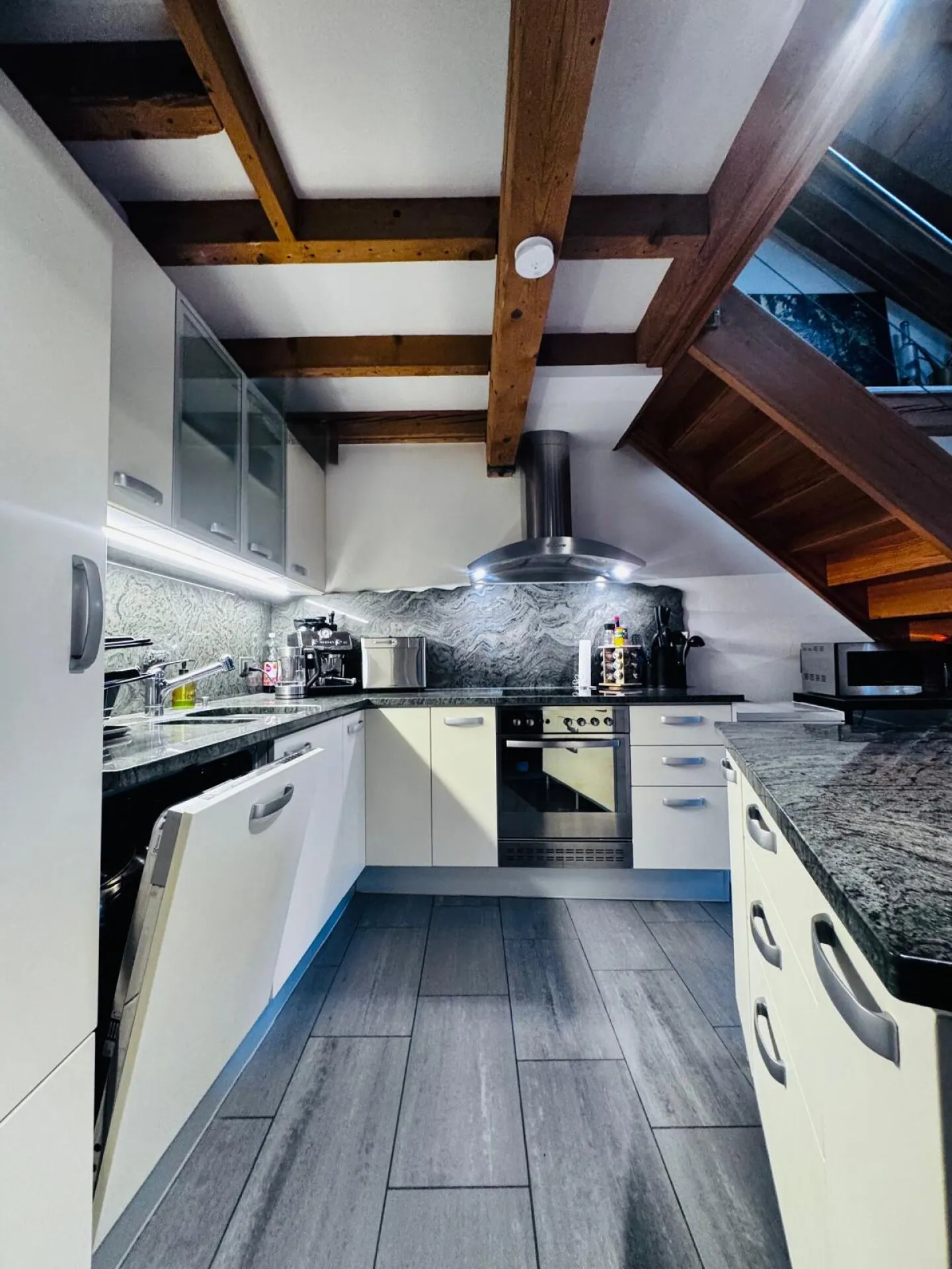 Appartamento attico esclusivo di 3,5 locali in posizione tranquilla a Liestal - Foto 7 di 19