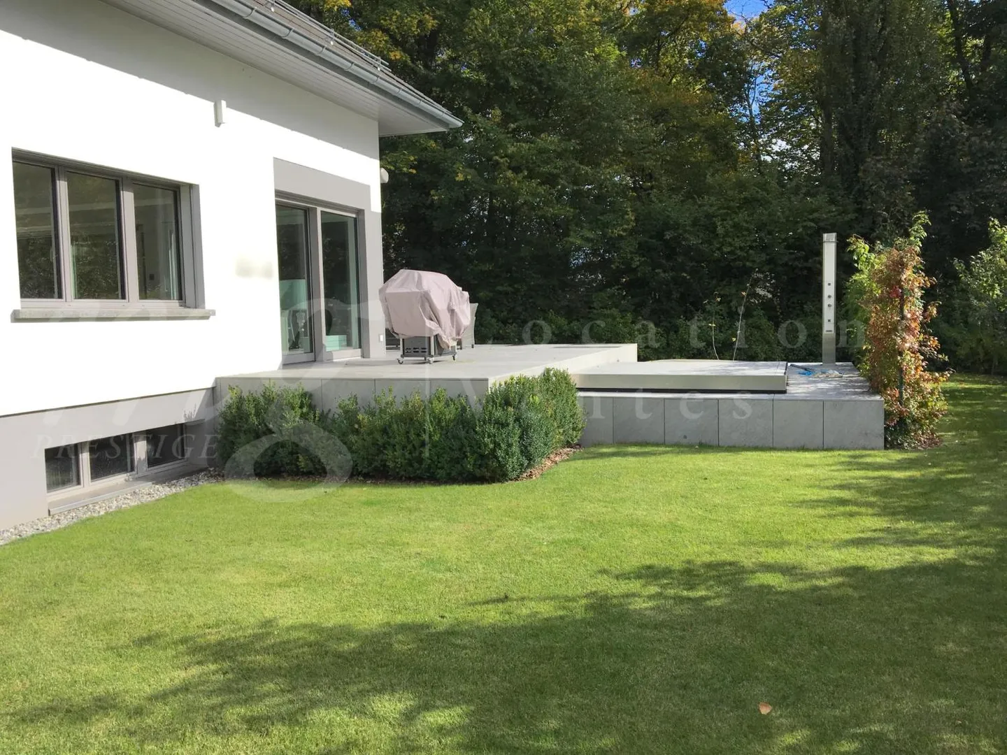 SUPERB AND LARGE HOUSE WITH 10 ROOMS - 350 m2 - HPE - GARDEN WITH 1100 m2 AND LARGE OUTDOOR JACUZZI - Photo 1 of 13