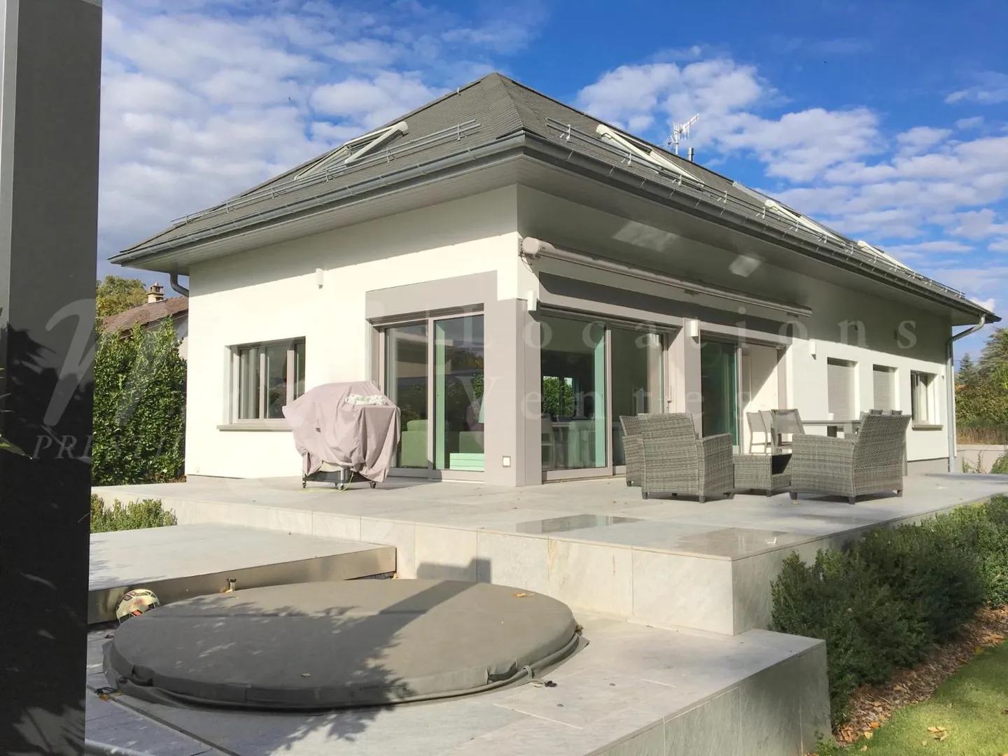 SUPERB AND LARGE HOUSE WITH 10 ROOMS - 350 m2 - HPE - GARDEN WITH 1100 m2 AND LARGE OUTDOOR JACUZZI - Photo 9 of 13
