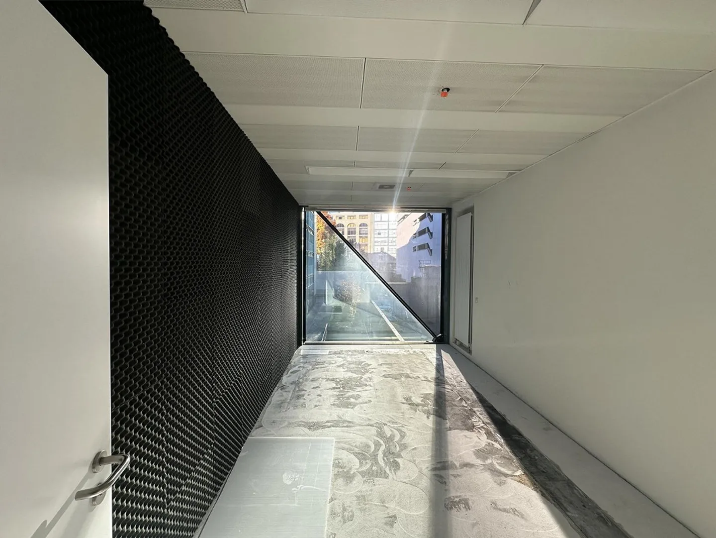 Office space for rent in a prestigious location in the center - Photo 7 of 9