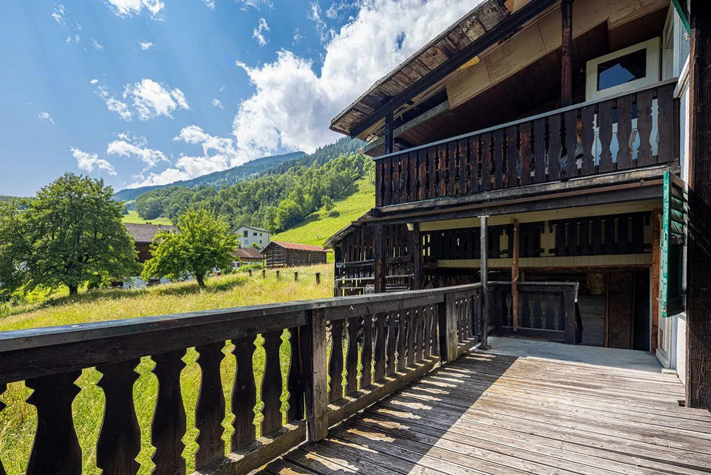 Bauland mit Altbestand und paradiesischem Ausblick ins Grüne sowie ... - Foto 6 von 13