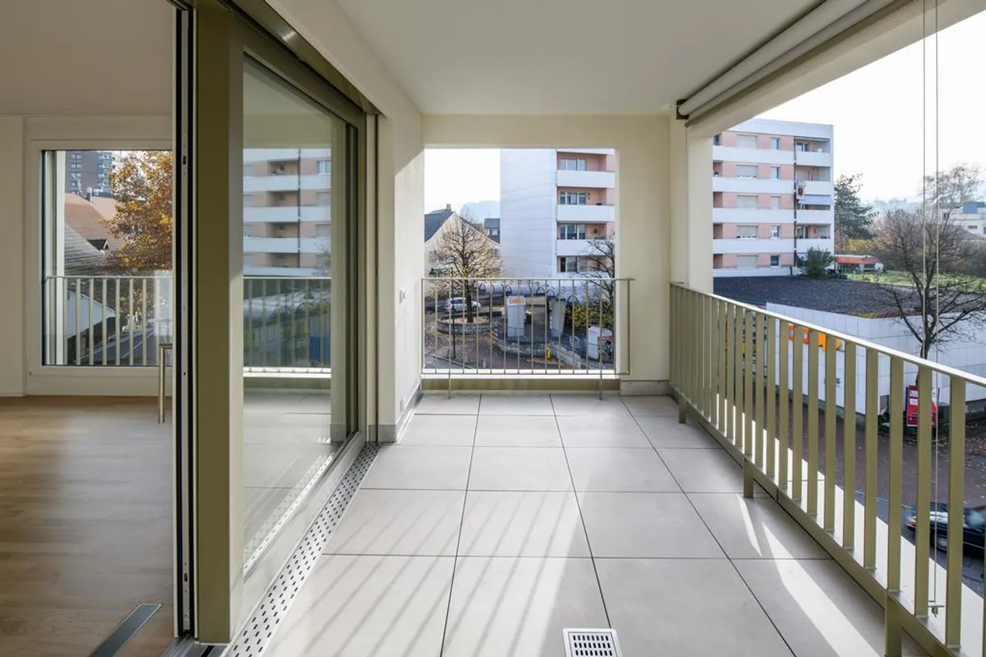 Modernes Apartment mit Balkon - Foto 4 von 9