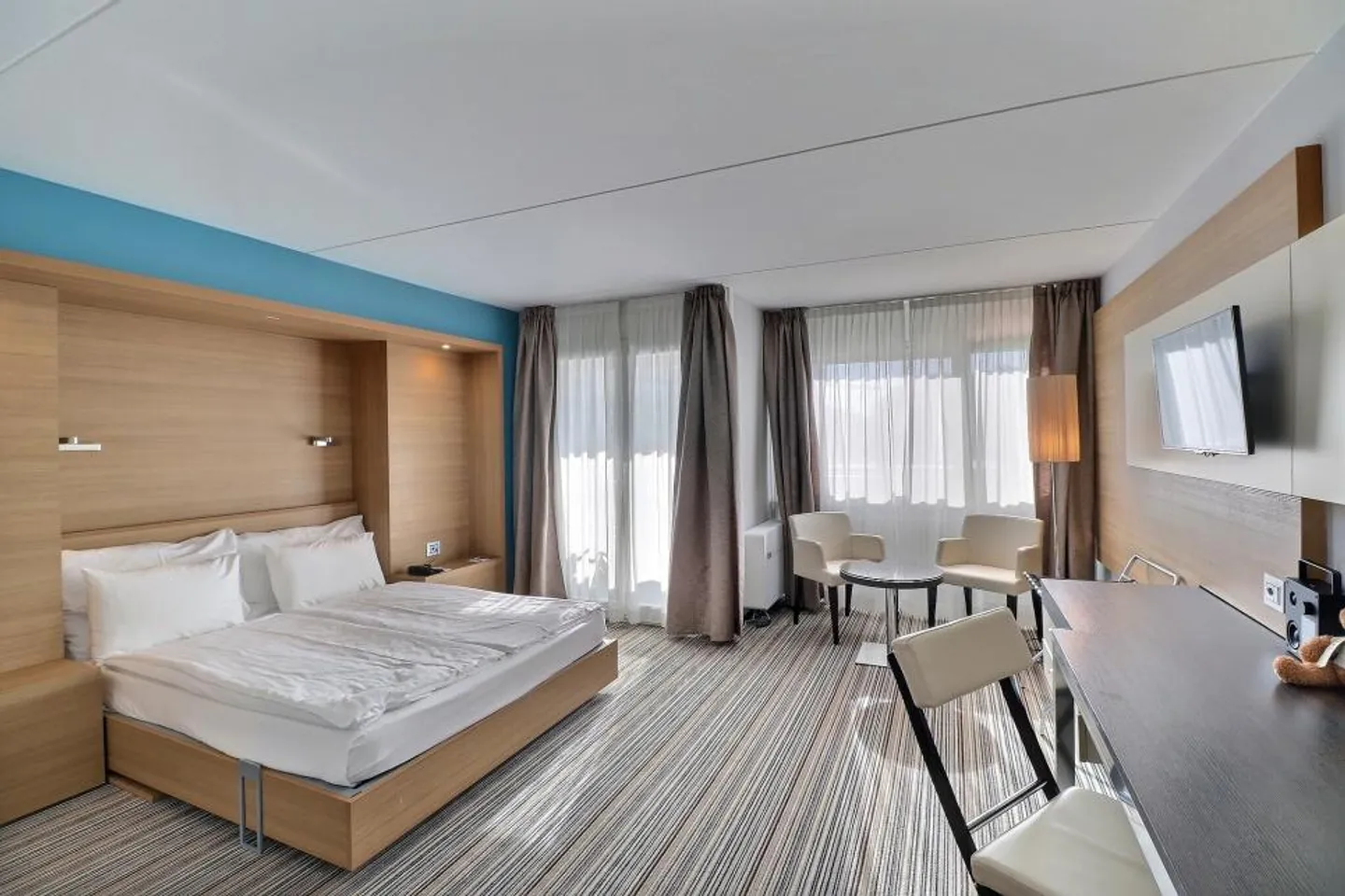 GROßES MOBILIERTES ZIMMER IM HOTEL MONA - Foto 4 von 12