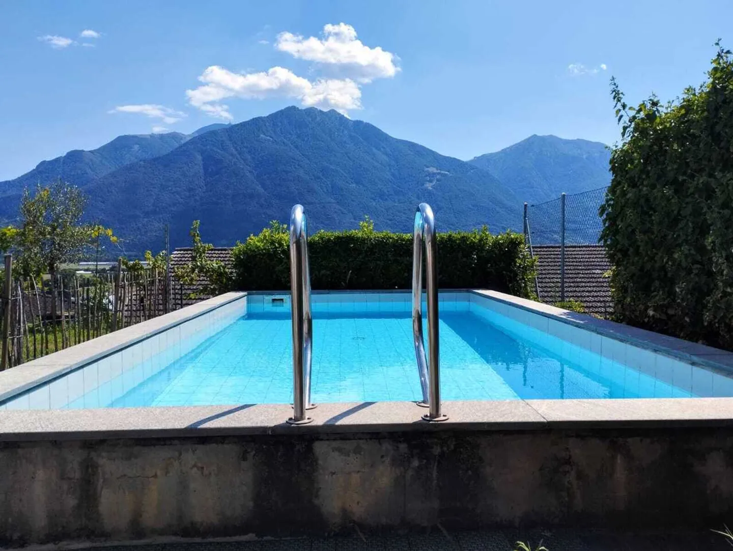 GORDOLA - Wir verkaufen eine große Wohnung mit Schwimmbad in ruhiger Lage - Foto 2 von 31