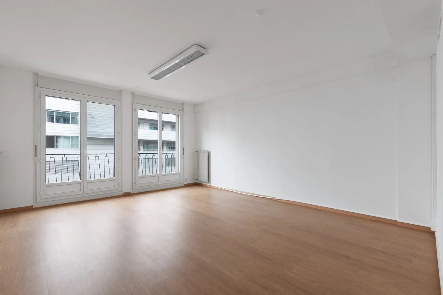 Ideale Lage - Nahe dem Bahnhof und der UNO - Foto 4 von 11