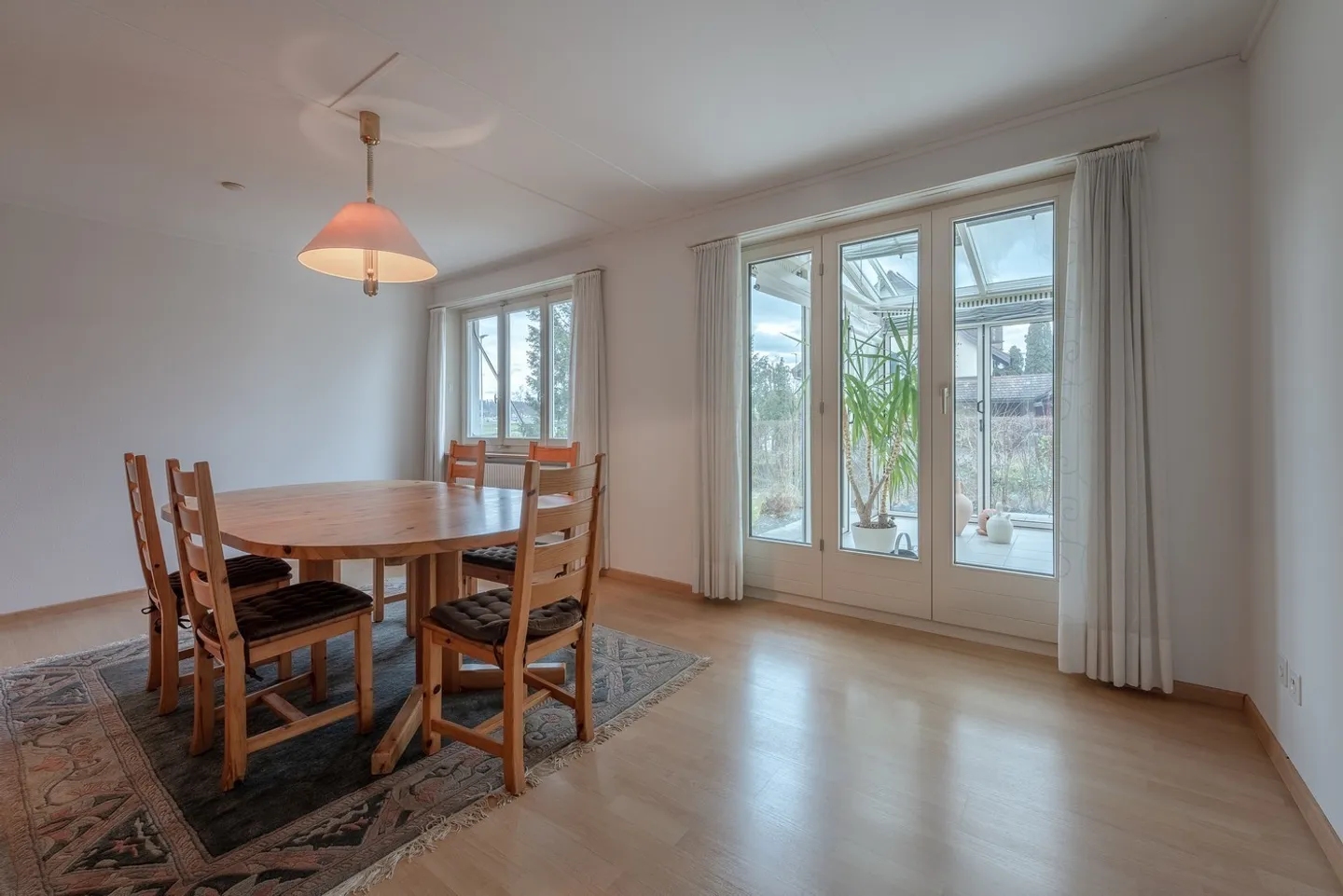 Charming 5.5-room single-family house at Lake Mettmenhasli - Photo 7 of 16