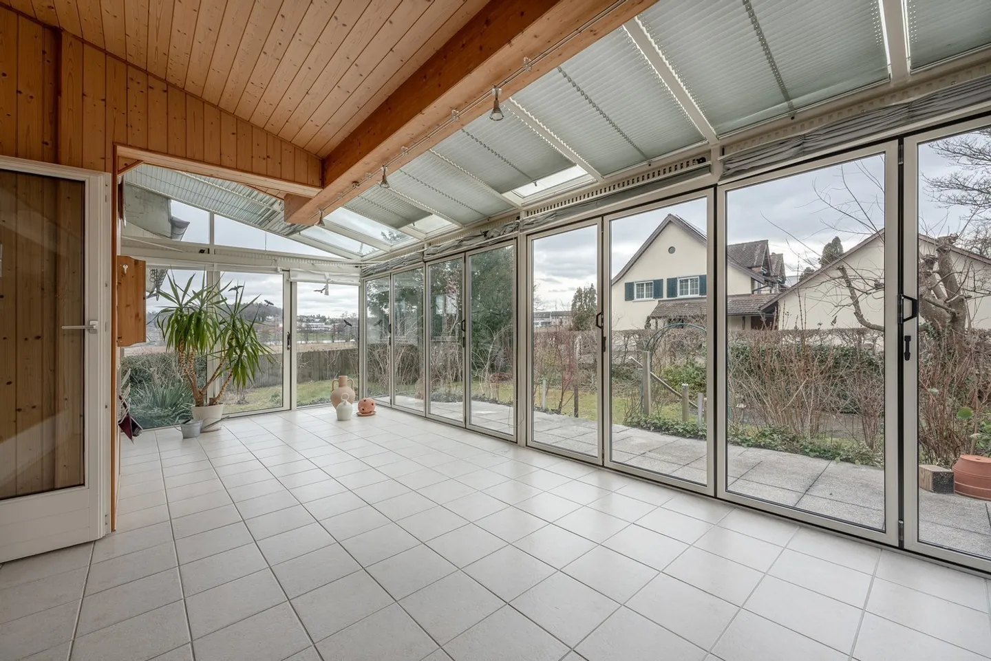 Charming 5.5-room single-family house at Lake Mettmenhasli - Photo 1 of 16