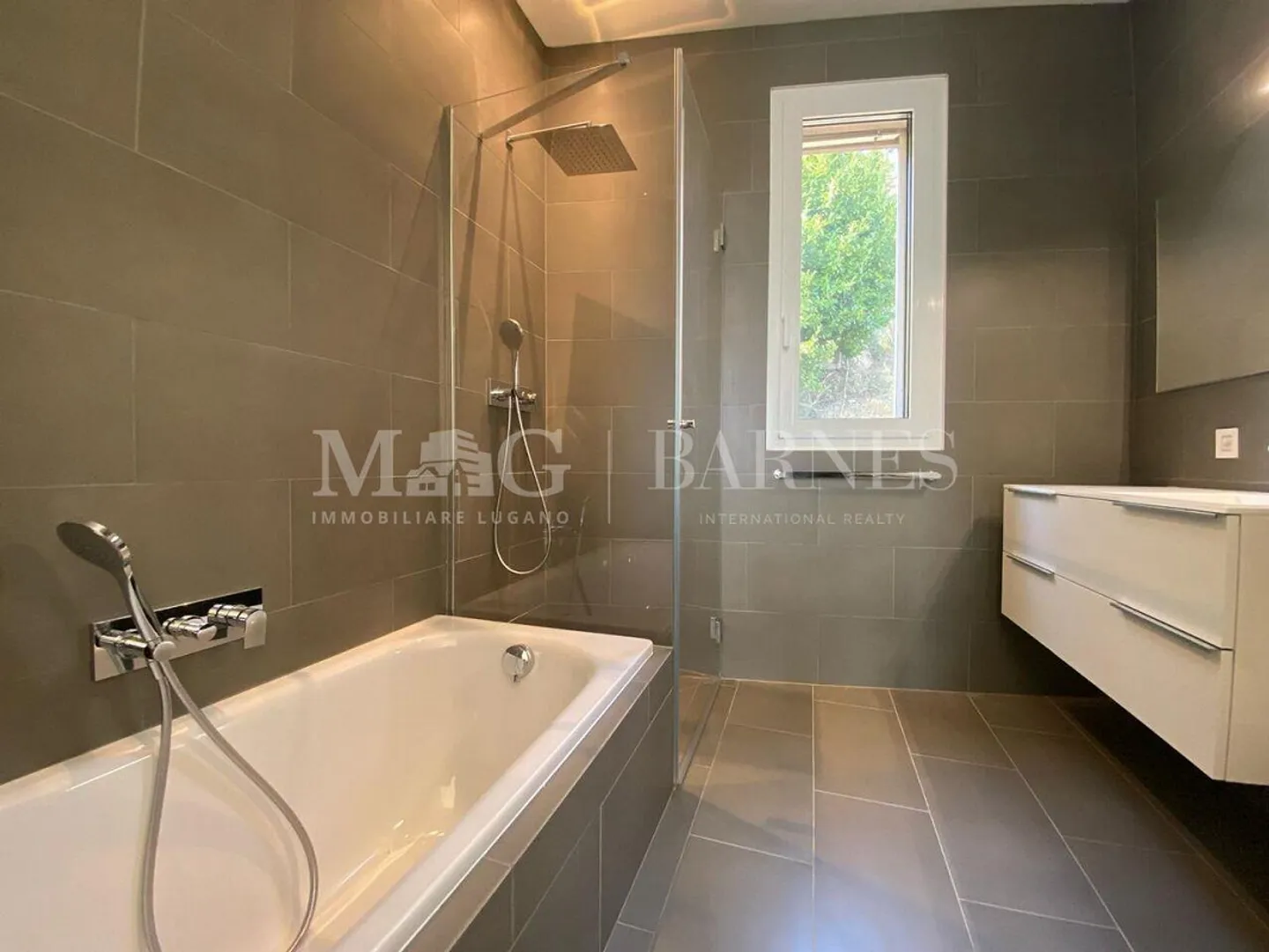 Lugano Lake View Apartment - Photo 9 of 10