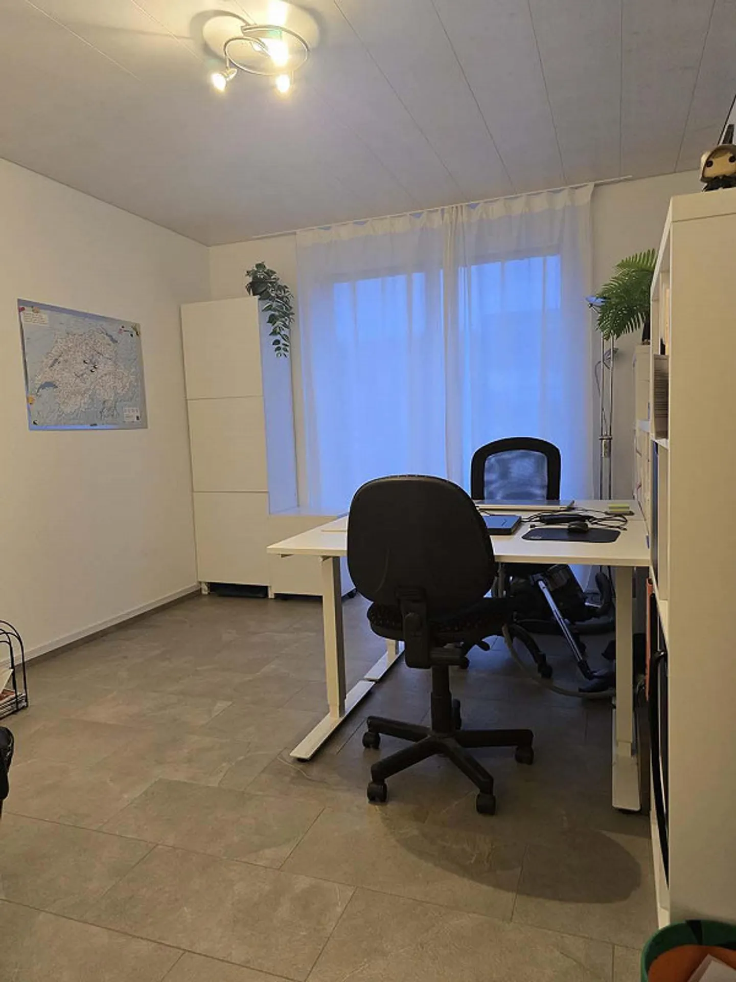 Appartement moderne de 4,5 pièces sous les combles avec terrasse incl. charges + 2 places de parking, 2410.- p.M. - Photo 7 sur 10