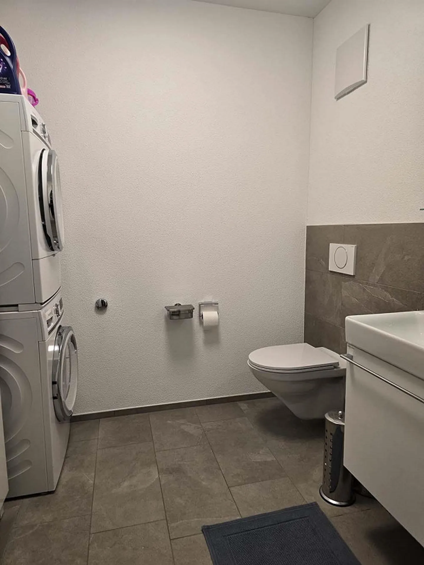 Appartement moderne de 4,5 pièces sous les combles avec terrasse incl. charges + 2 places de parking, 2410.- p.M. - Photo 8 sur 10