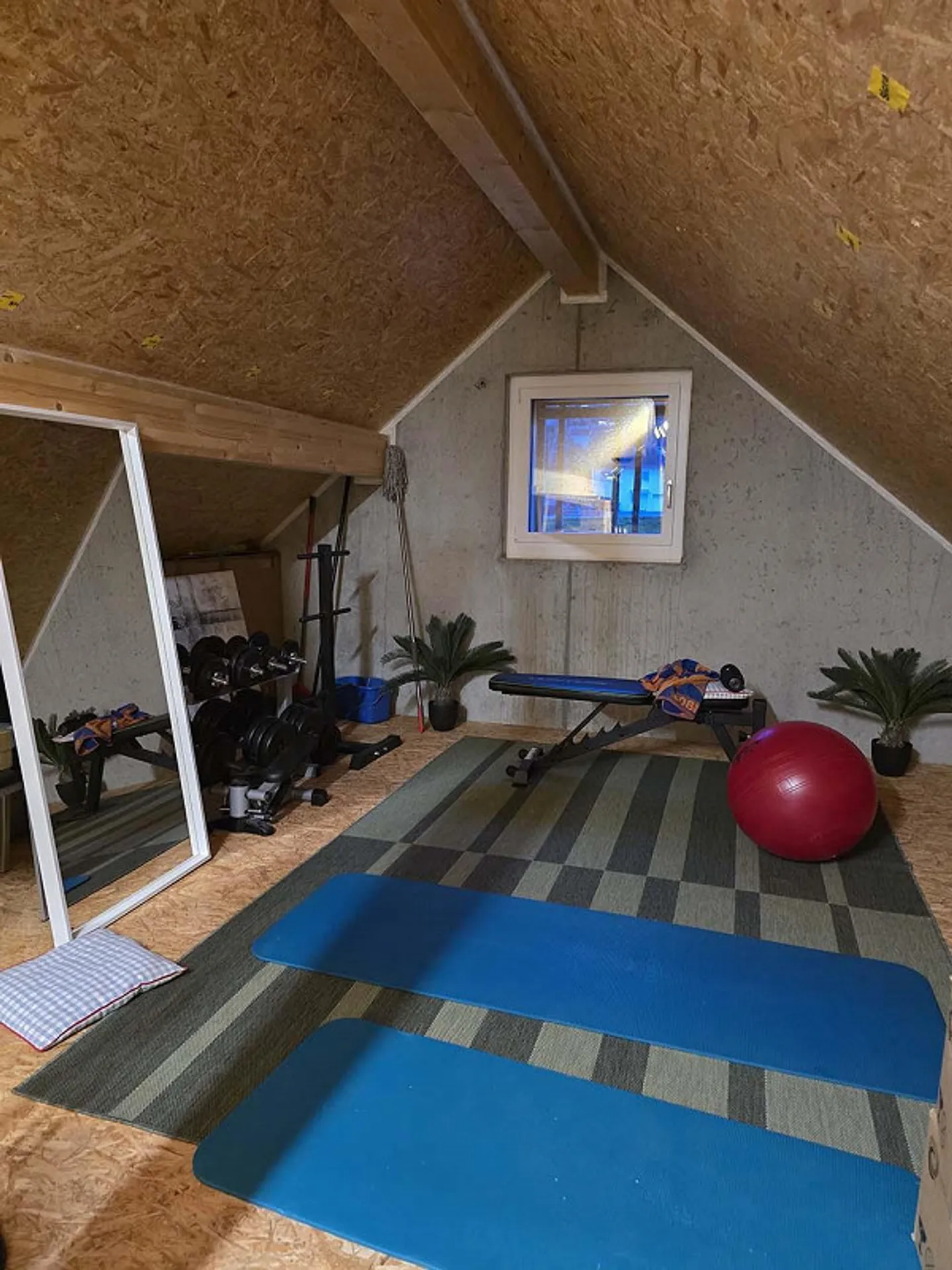 Appartement moderne de 4,5 pièces sous les combles avec terrasse incl. charges + 2 places de parking, 2410.- p.M. - Photo 9 sur 10