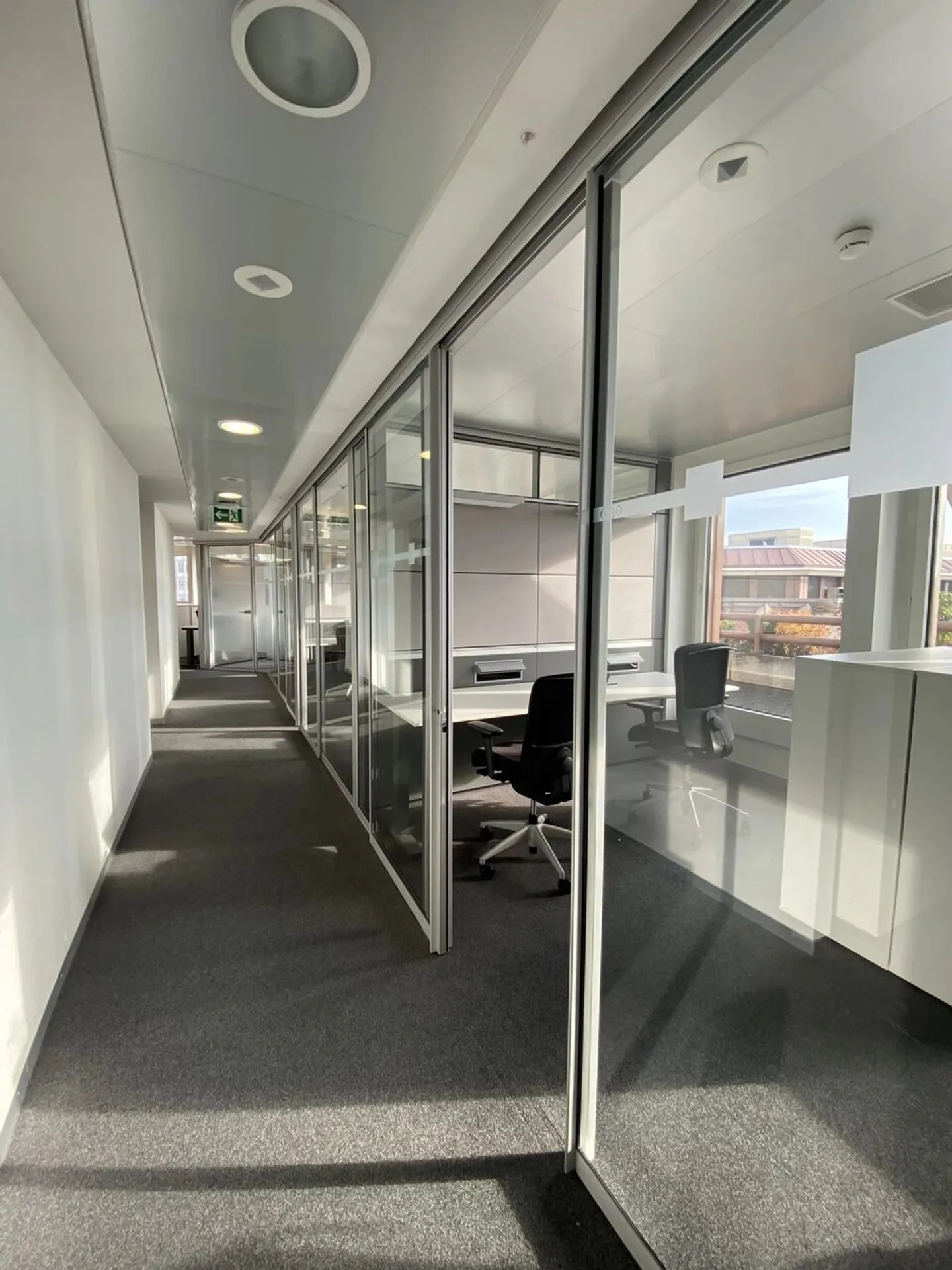 Ufficio Moderno in Edificio Sicuro - Foto 3 di 5