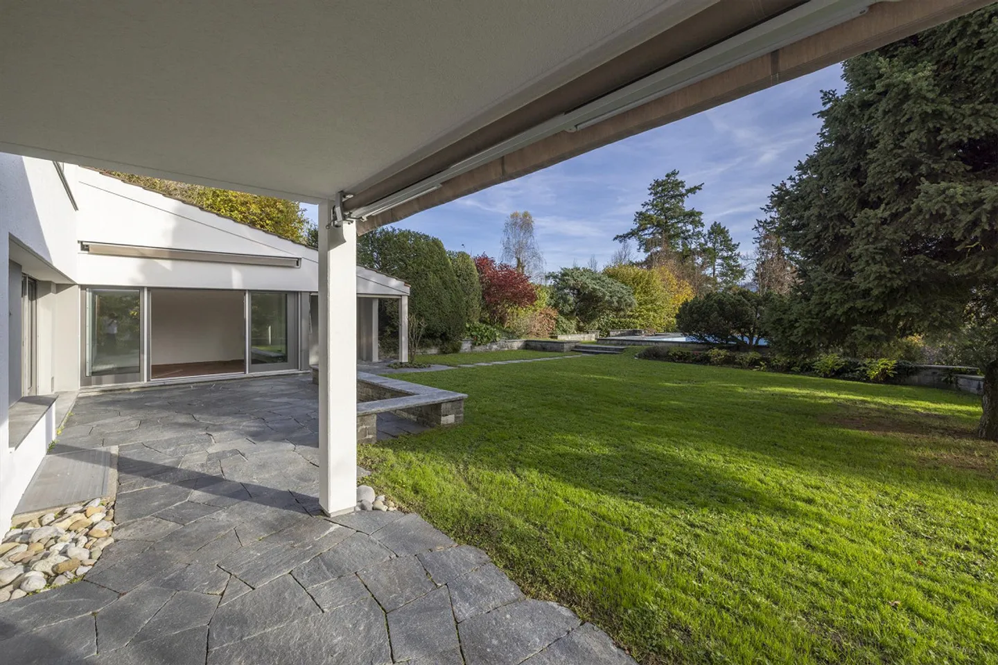 Grosszügige Gartenwohnung mit Schwimmbad im Dreilindenquartier - Foto 3 von 11