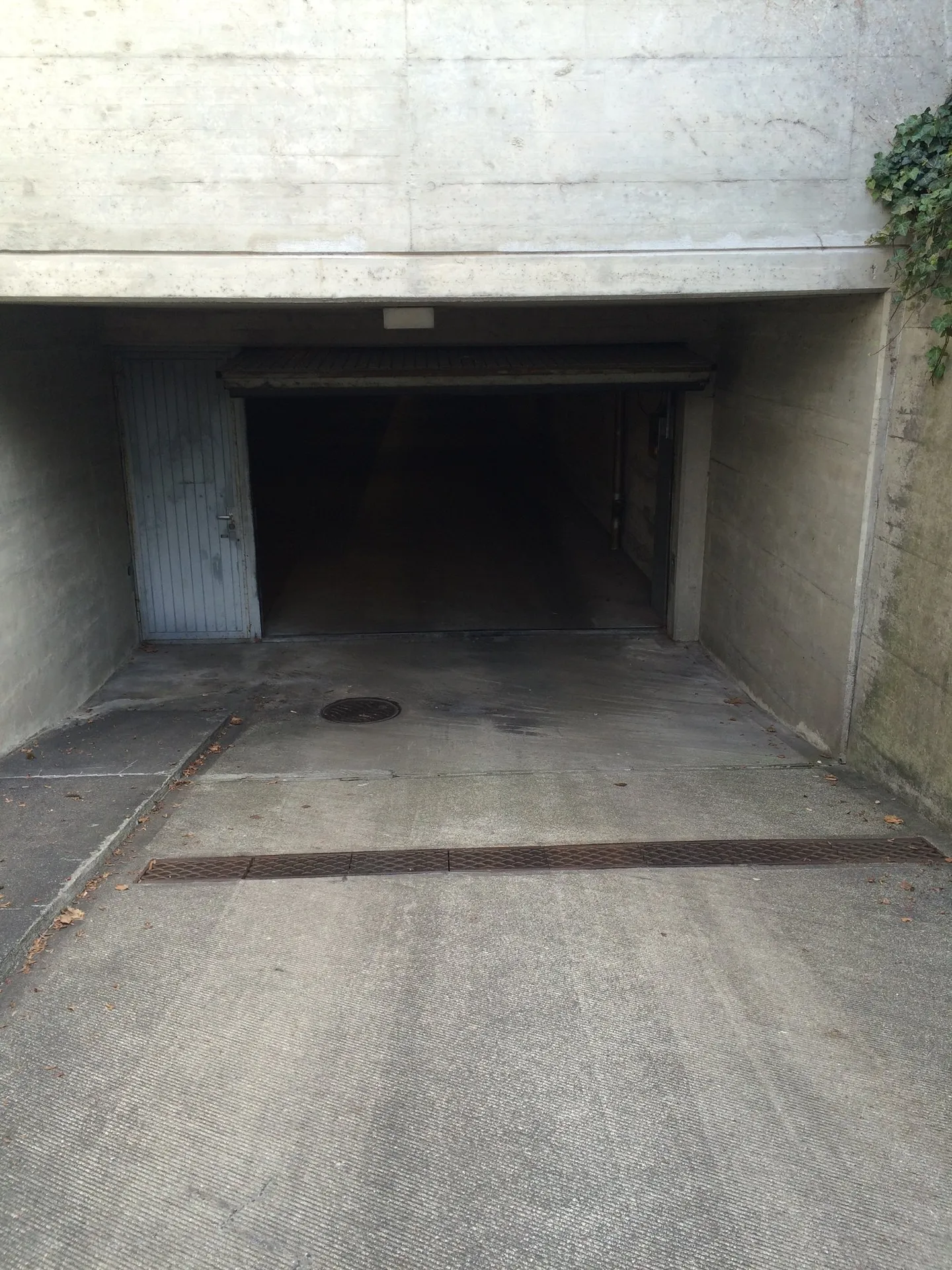 Einstellplatz im Kreis 4 zu vermieten (nähe Stadion Letzigrund) - Foto 2 von 2