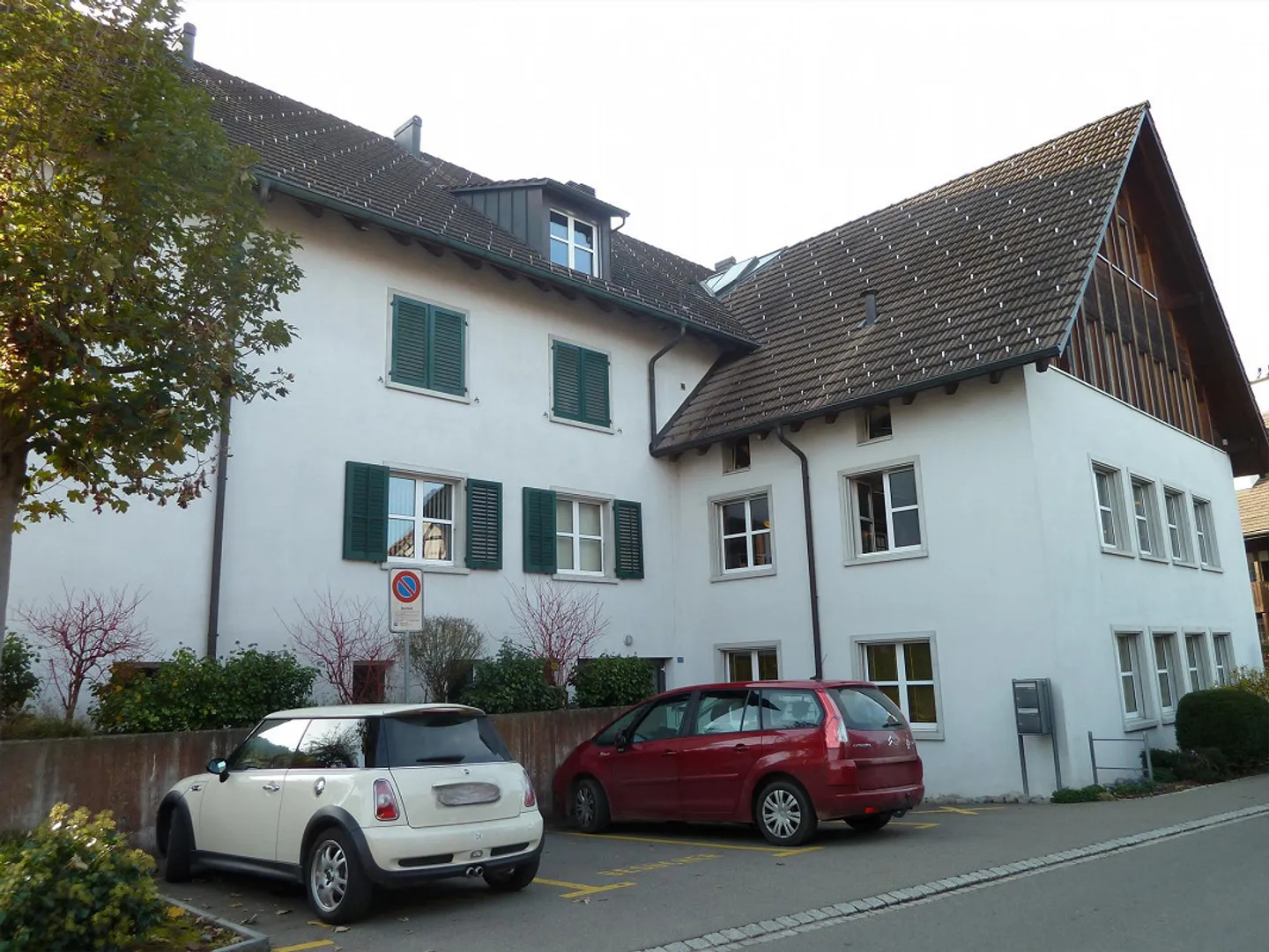 Bright office for rent in a central location in Spreitenbach - Photo 1 of 7