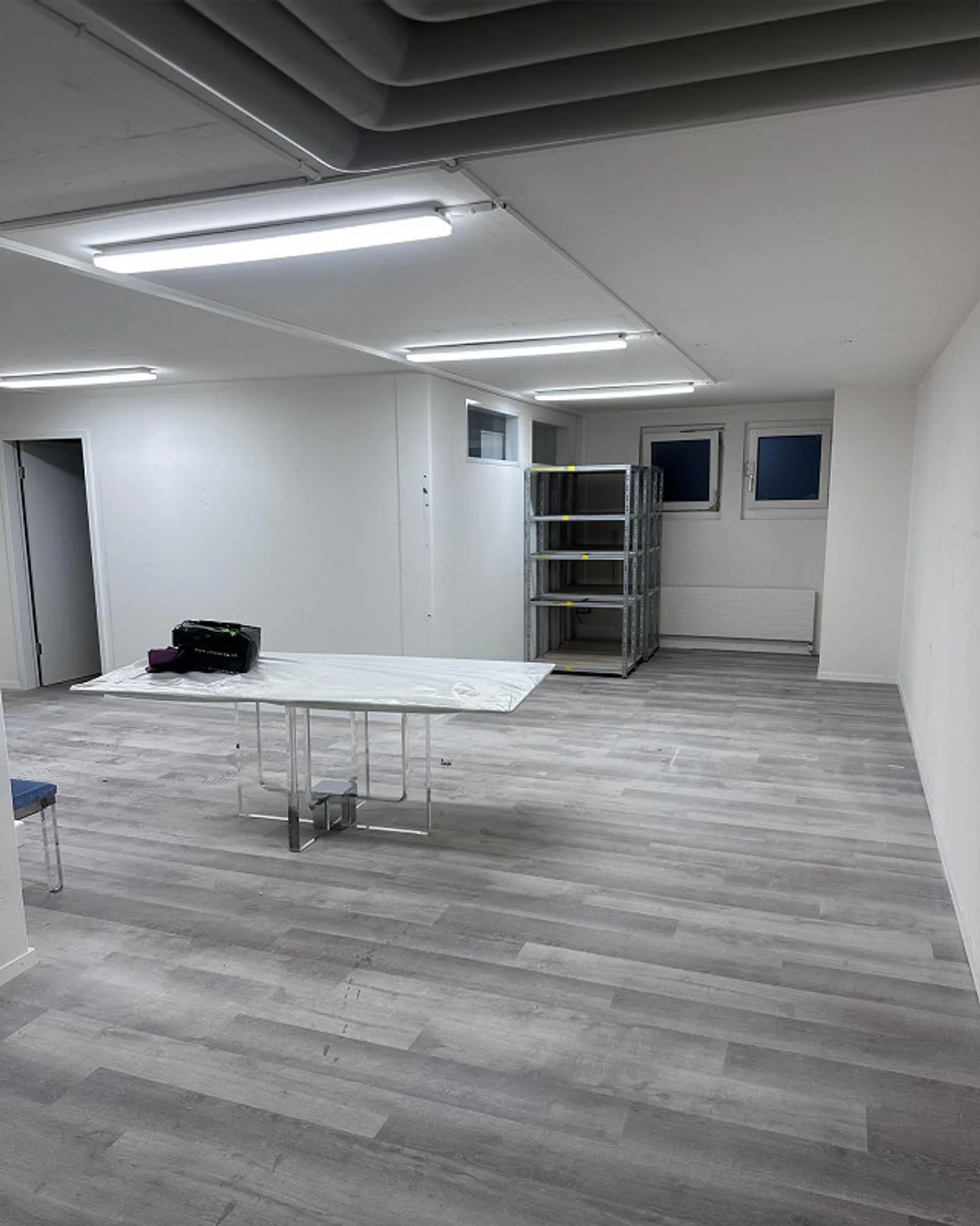 Bright office for rent in a central location in Spreitenbach - Photo 2 of 7