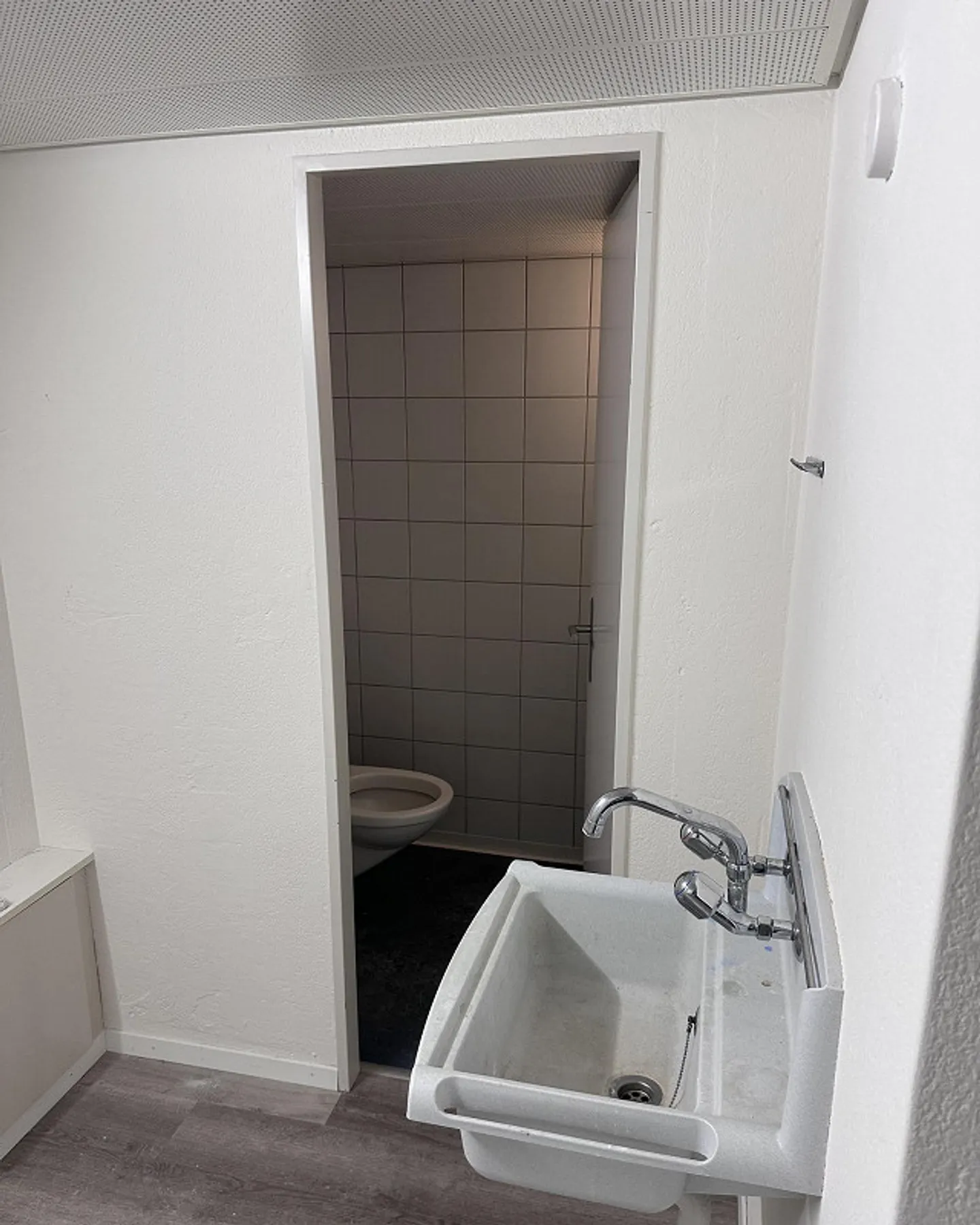 Bright office for rent in a central location in Spreitenbach - Photo 7 of 7