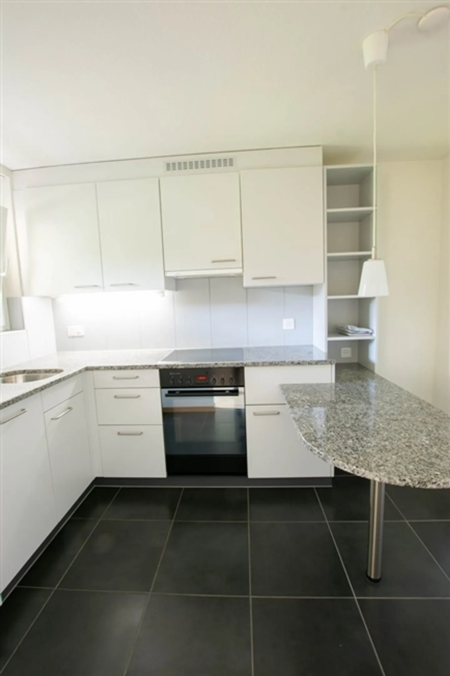 Belle appartement de 2,5 pièces avec vue sur la verdure - Photo 1 sur 6