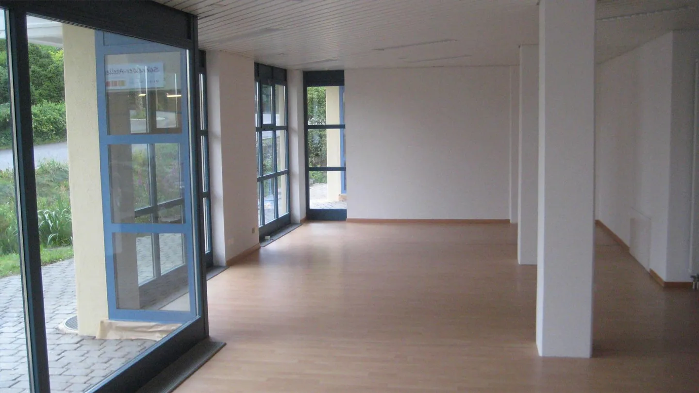 Espace commercial, cabinet ou atelier à louer à Gockhausen - Photo 2 sur 4