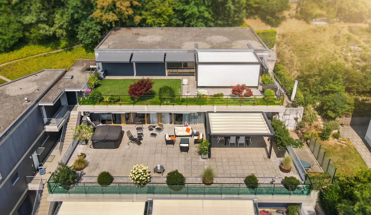 Grosszügiges 6.5-Zimmer-Terrassenhaus mit unverbaubarer Aussicht - Foto 4 von 24