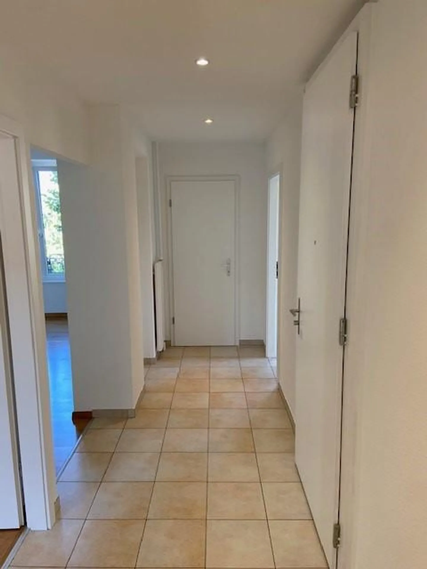 Appartamento 3,5 locali con giardino a Renens - Foto 3 di 11