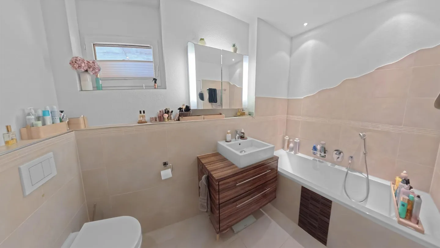 Grosszügiges 6.5-Zimmer-Terrassenhaus mit unverbaubarer Aussicht - Foto 20 von 24